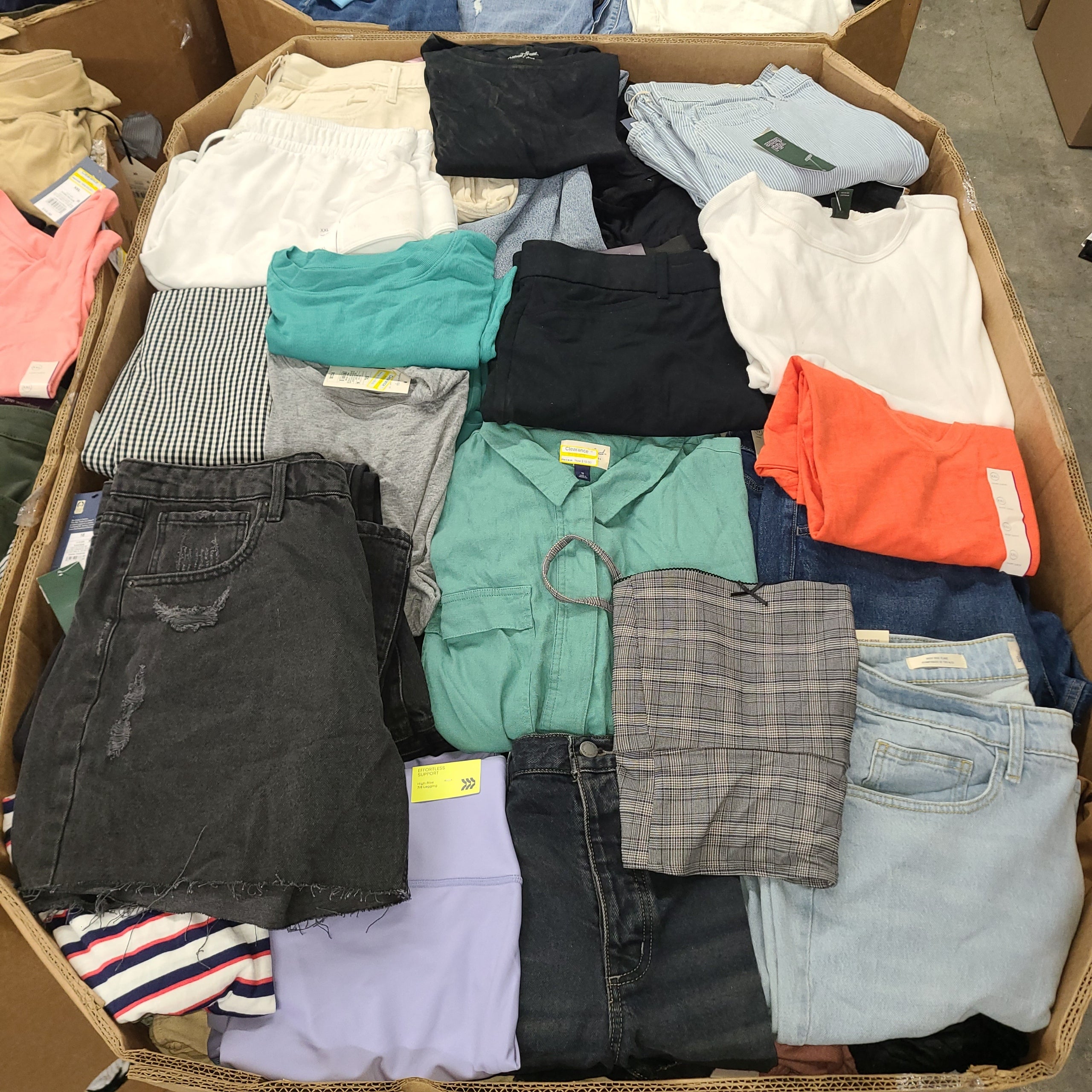 7C6585B4-C950-43F4-83B9-4125F2104903-1 Target Plus Size Women's Clothing Pallet from A&E Pallet Sales, image 2
