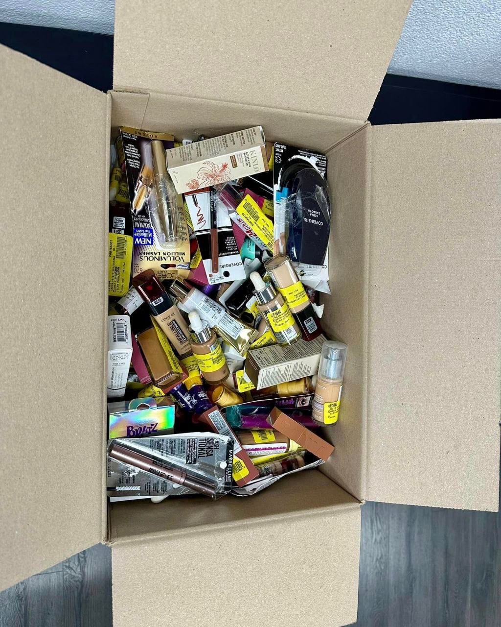 photo_6179457160484425879_y-1 50-Unit Mixed Cosmetics Pallet from A&E Pallet Sales